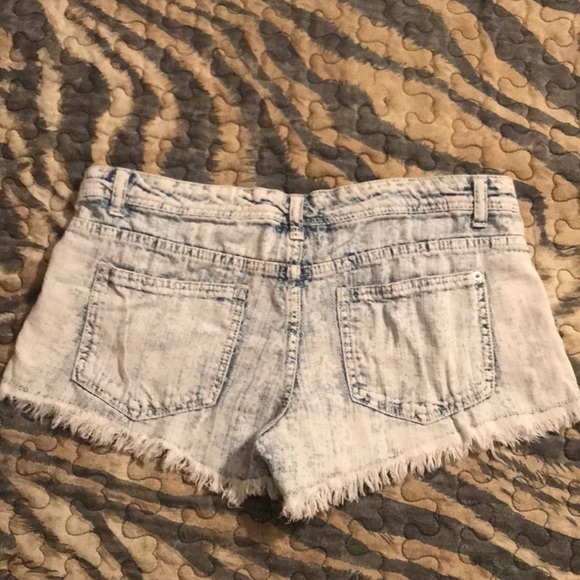 🌺 EUC JEAN SHORTS - Picture 2 of 5
